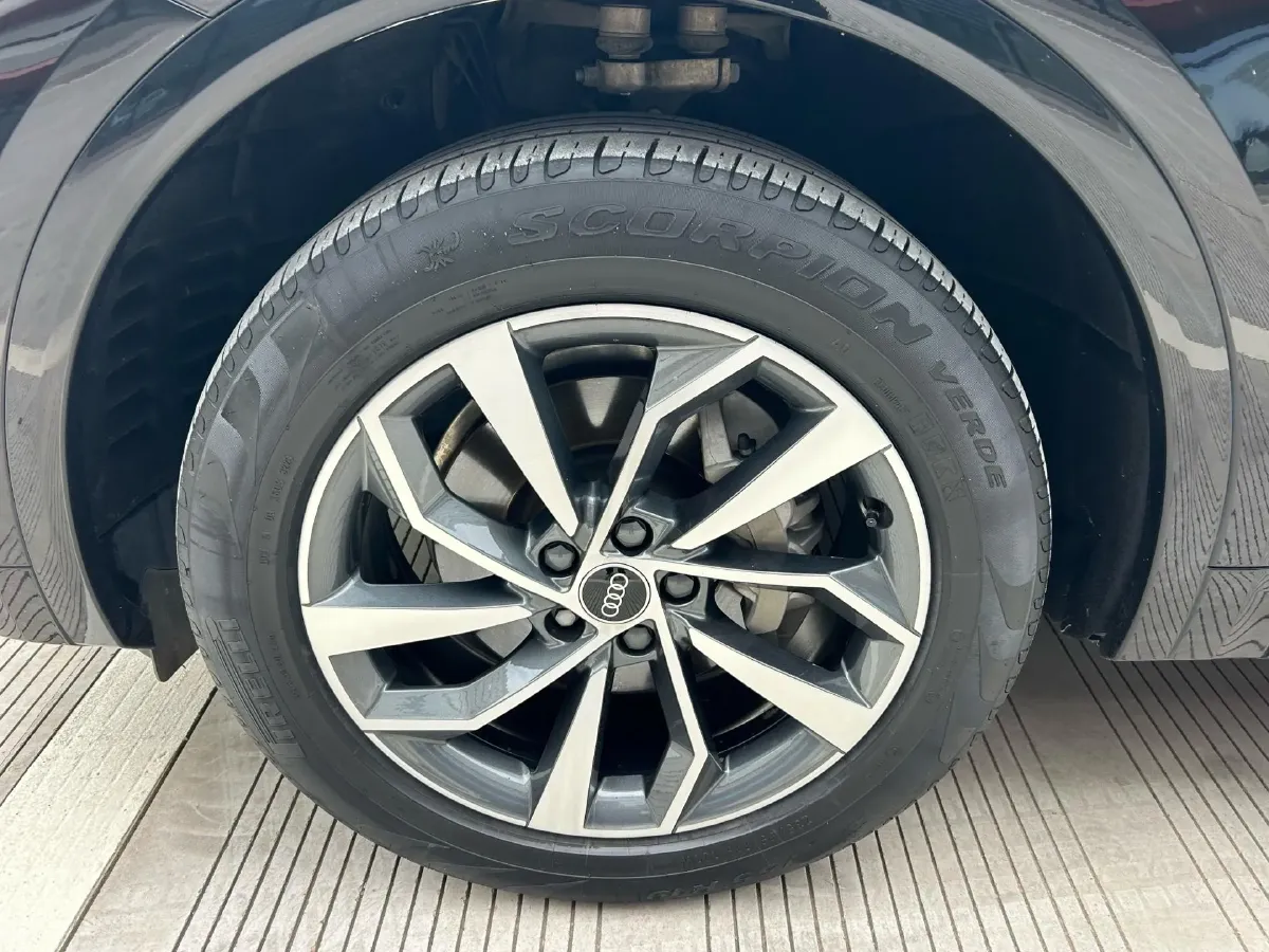 2023 Audi Q5L 2.0T 190HP L4 7DCT,autocango,china used car exporter,china ev exporter,chinese used car exporter,chinese used ev exporter