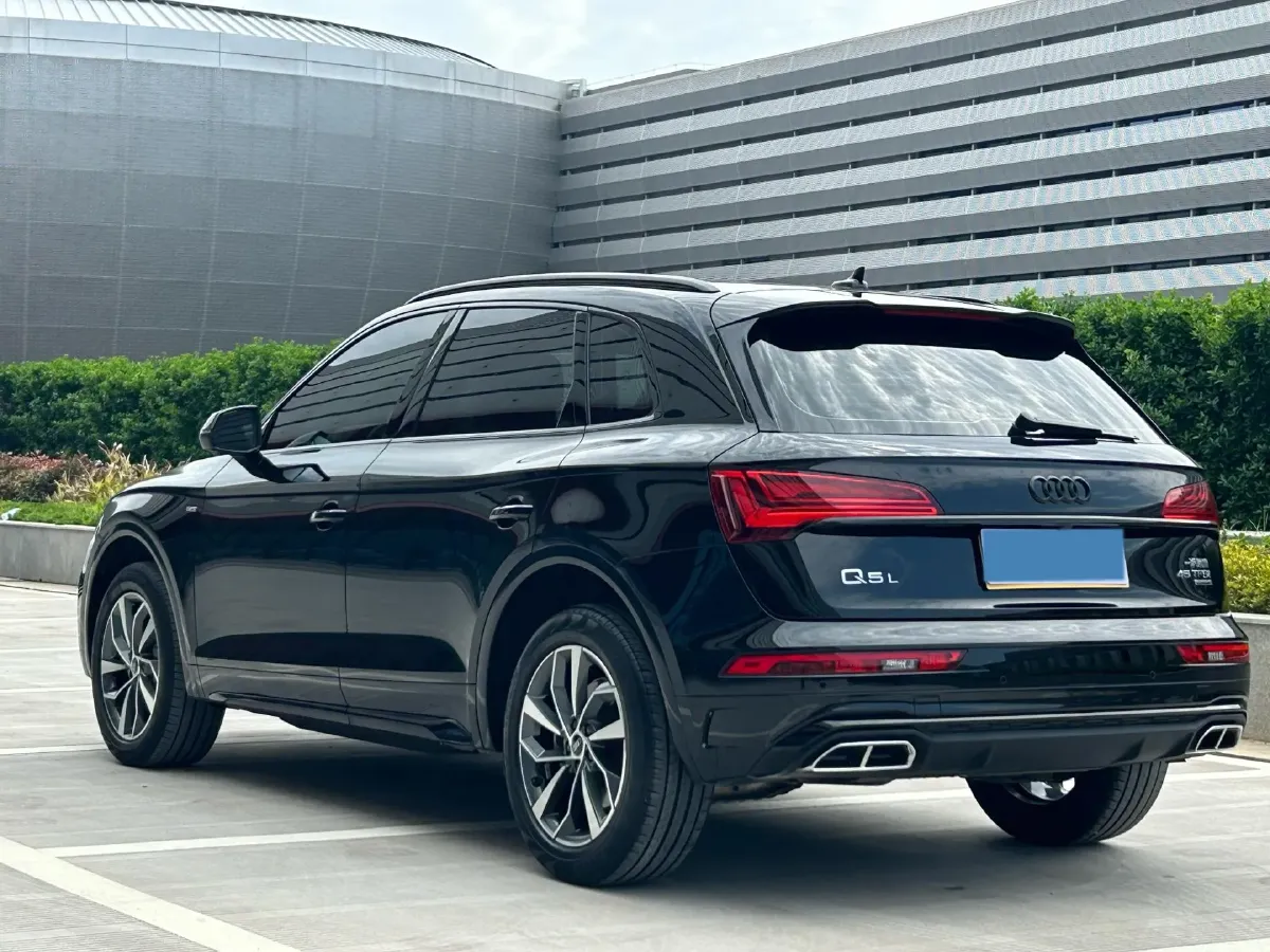 2023 Audi Q5L 2.0T 190HP L4 7DCT,autocango,china used car exporter,china ev exporter,chinese used car exporter,chinese used ev exporter