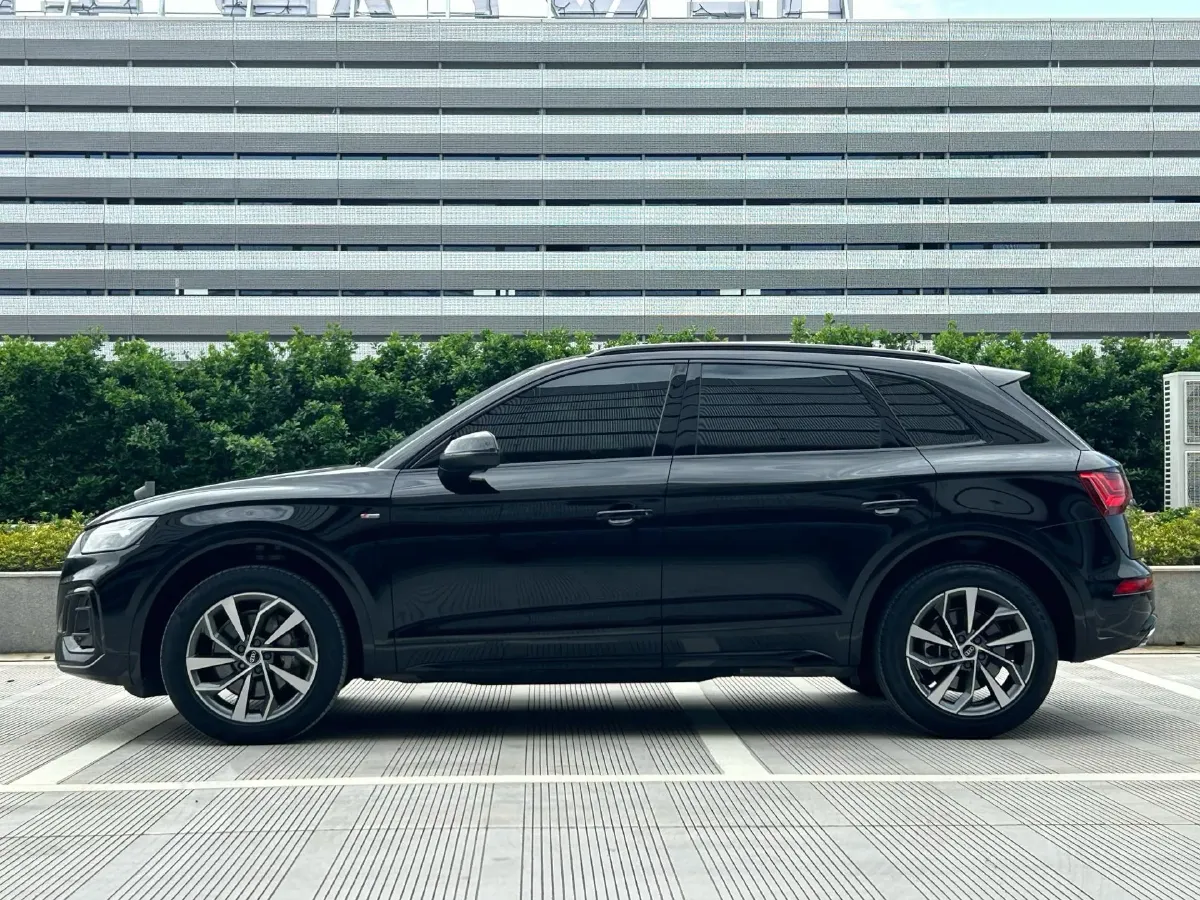 2023 Audi Q5L 2.0T 190HP L4 7DCT,autocango,china used car exporter,china ev exporter,chinese used car exporter,chinese used ev exporter
