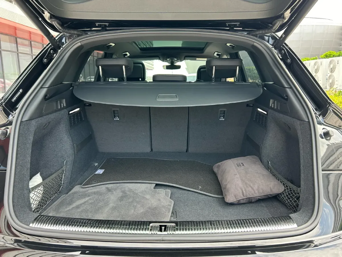 2023 Audi Q5L 2.0T 190HP L4 7DCT,autocango,china used car exporter,china ev exporter,chinese used car exporter,chinese used ev exporter