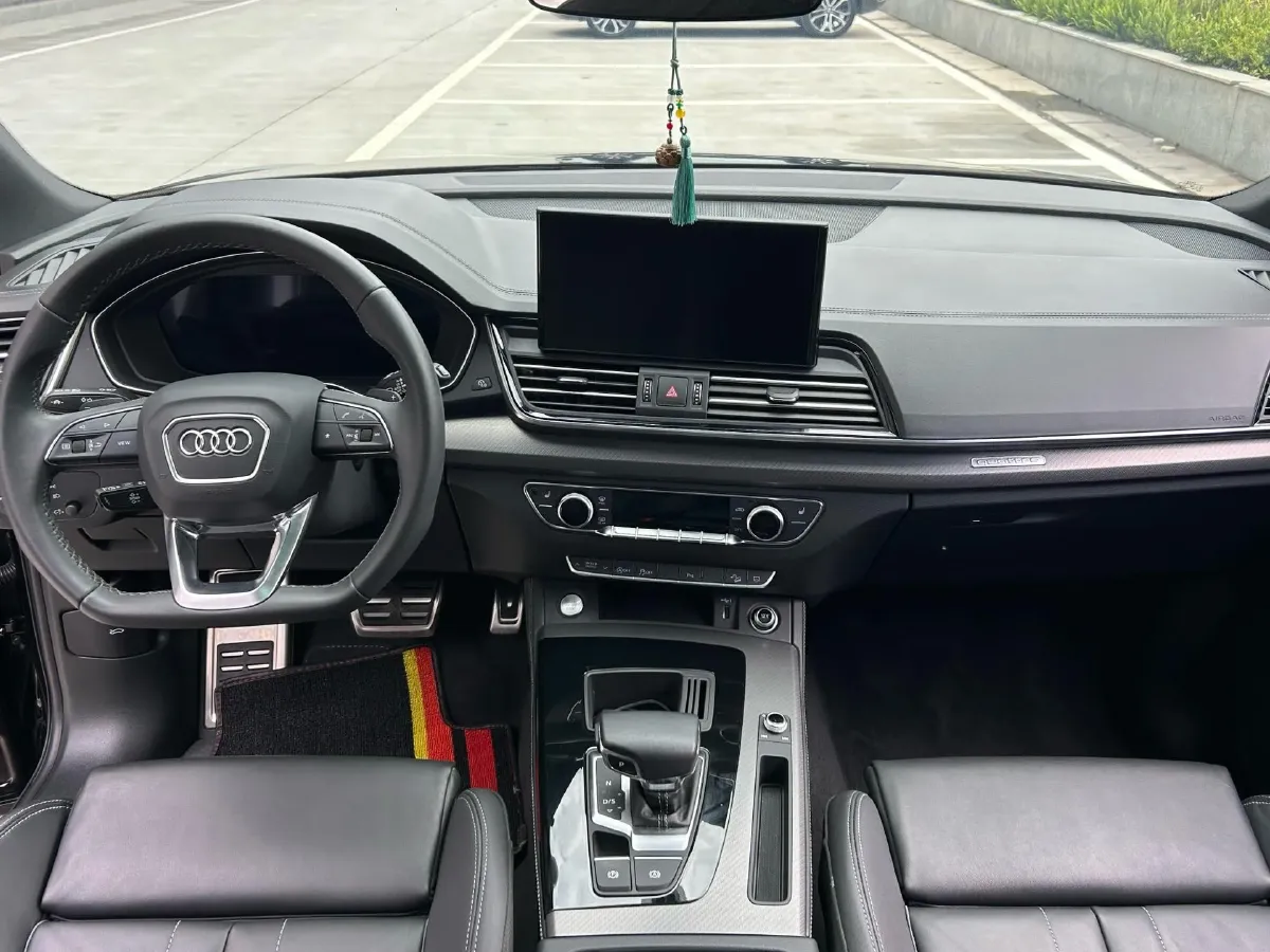 2023 Audi Q5L 2.0T 190HP L4 7DCT,autocango,china used car exporter,china ev exporter,chinese used car exporter,chinese used ev exporter