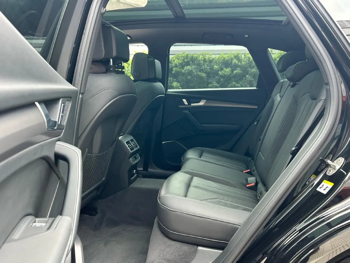 2023 Audi Q5L 2.0T 190HP L4 7DCT,autocango,china used car exporter,china ev exporter,chinese used car exporter,chinese used ev exporter