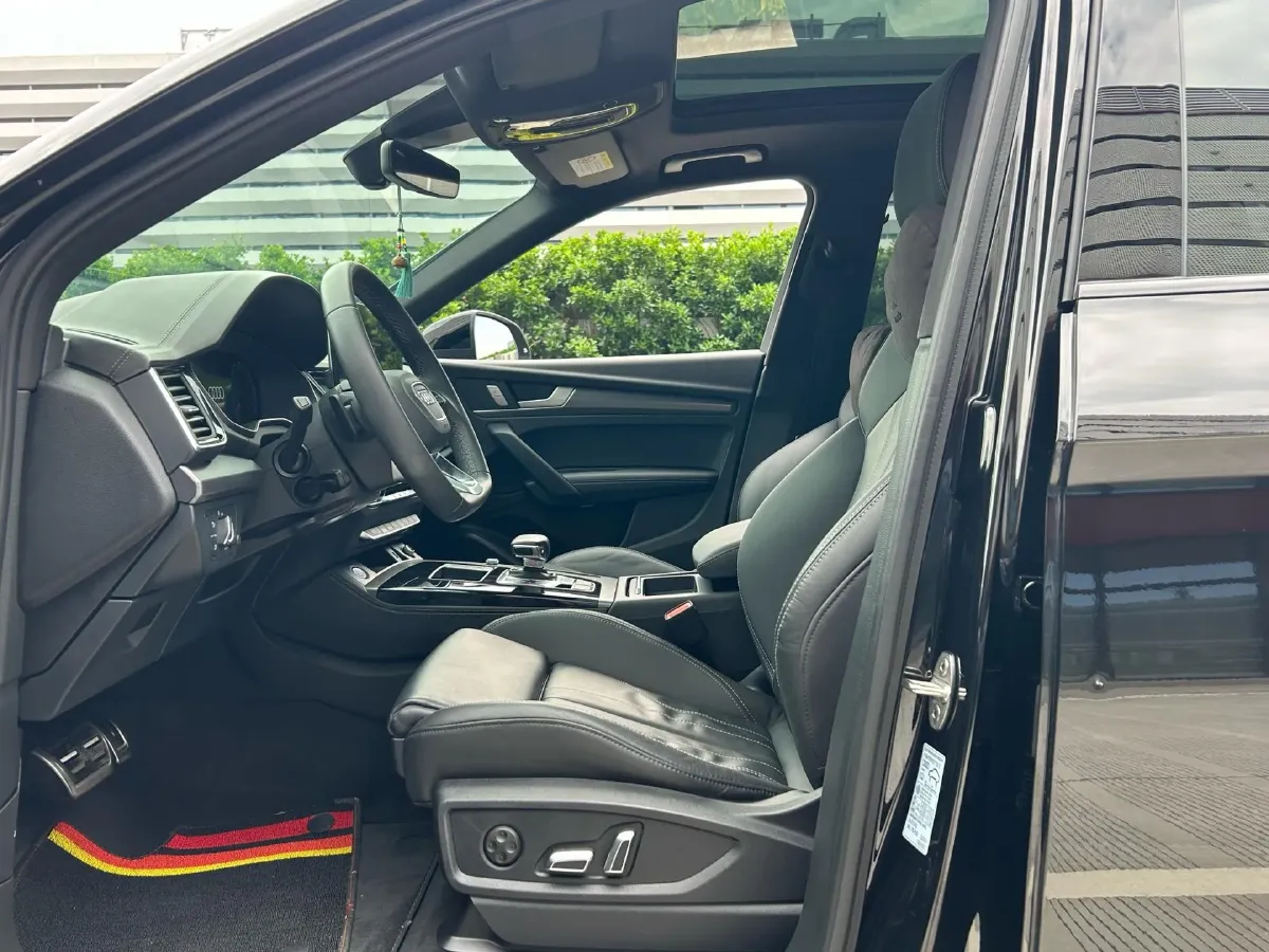 2023 Audi Q5L 2.0T 190HP L4 7DCT,autocango,china used car exporter,china ev exporter,chinese used car exporter,chinese used ev exporter