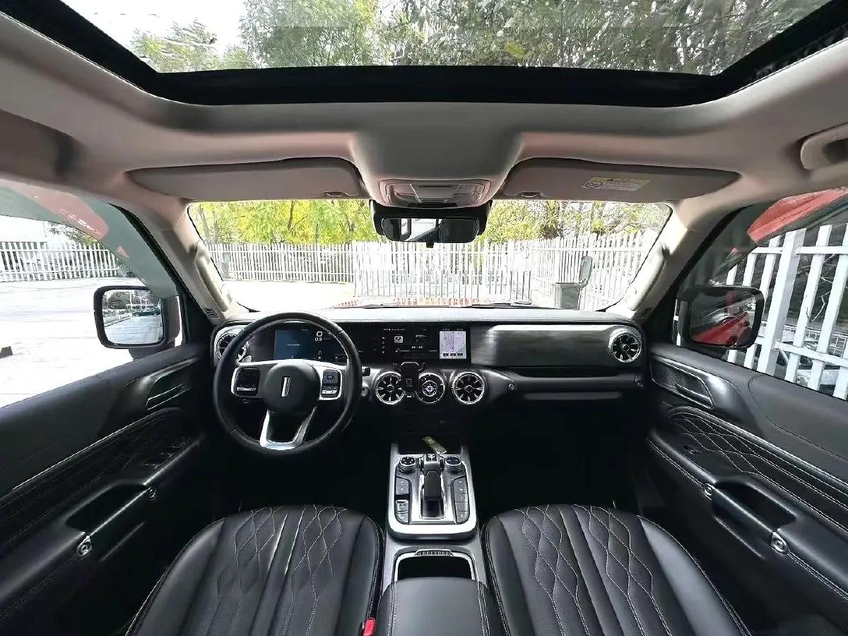 2021 Tank 300 2.0T 227HP L4 8AT,autocango,china used car exporter,china ev exporter,chinese used car exporter,chinese used ev exporter