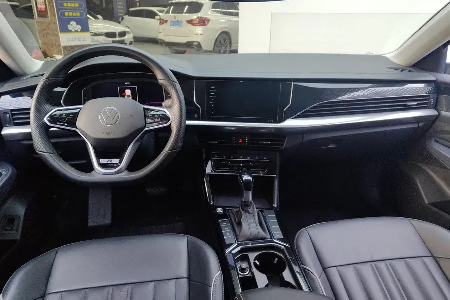 2023 Volkswagen Passat 2.0T 186HP L4 7DCT,autocango,china used car exporter,china ev exporter,chinese used car exporter,chinese used ev exporter