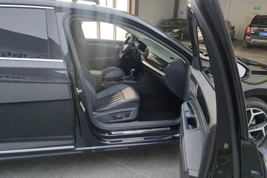 2023 Volkswagen Passat 2.0T 186HP L4 7DCT,autocango,china used car exporter,china ev exporter,chinese used car exporter,chinese used ev exporter