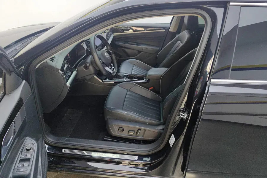 2023 Volkswagen Passat 2.0T 186HP L4 7DCT,autocango,china used car exporter,china ev exporter,chinese used car exporter,chinese used ev exporter