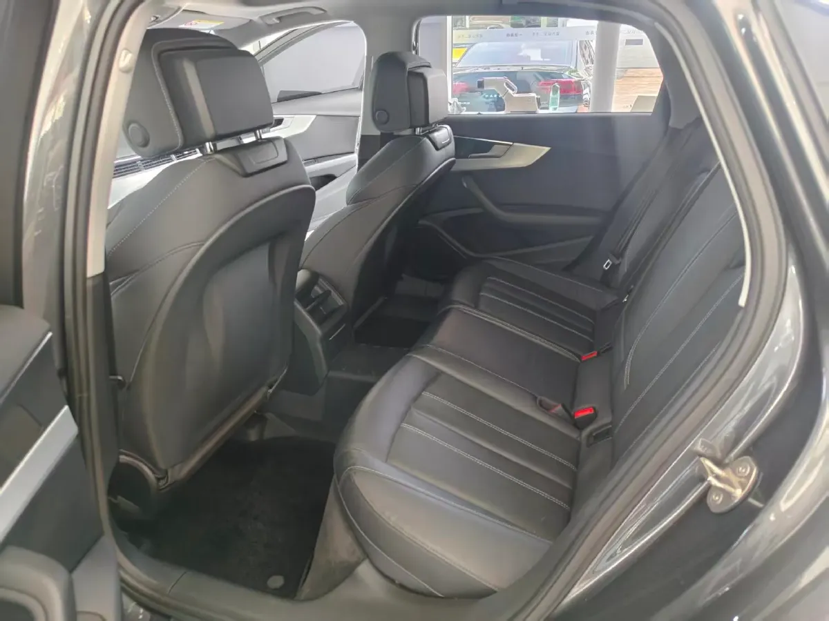 2020 Audi A4L 2.0T 190HP L4 7DCT,autocango,china used car exporter,china ev exporter,chinese used car exporter,chinese used ev exporter