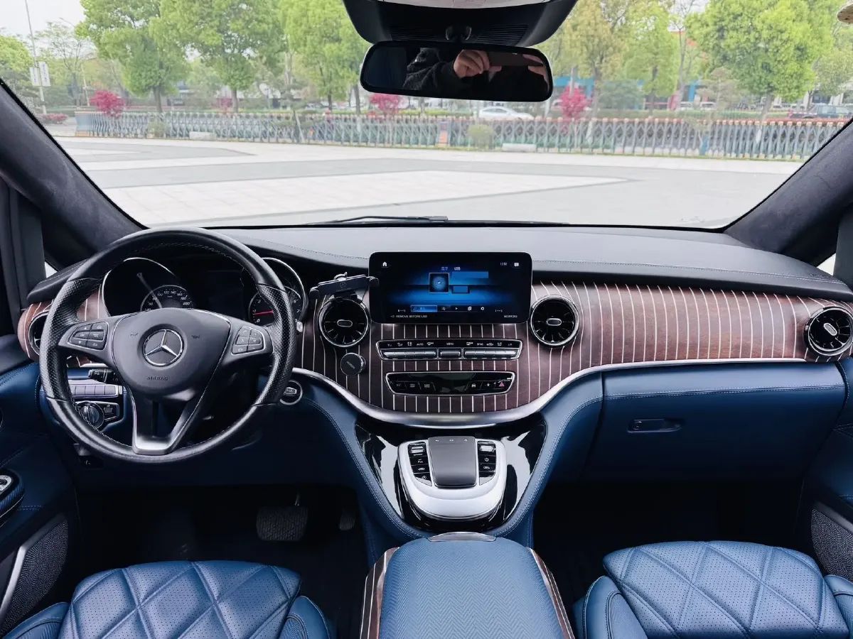 2021 Mercedes-Benz V Class 2.0T 211HP L4 9AT,autocango,china used car exporter,china ev exporter,chinese used car exporter,chinese used ev exporter