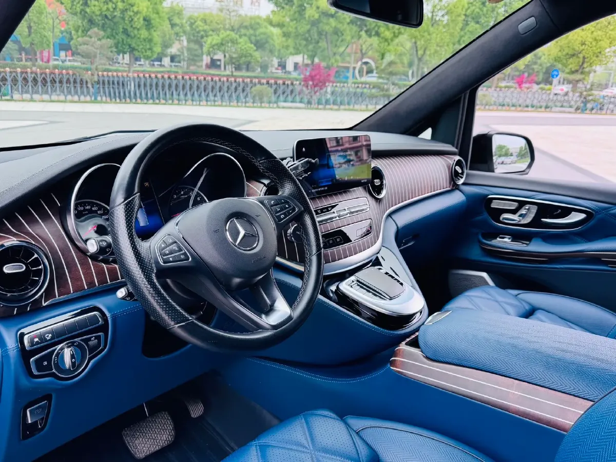 2021 Mercedes-Benz V Class 2.0T 211HP L4 9AT,autocango,china used car exporter,china ev exporter,chinese used car exporter,chinese used ev exporter