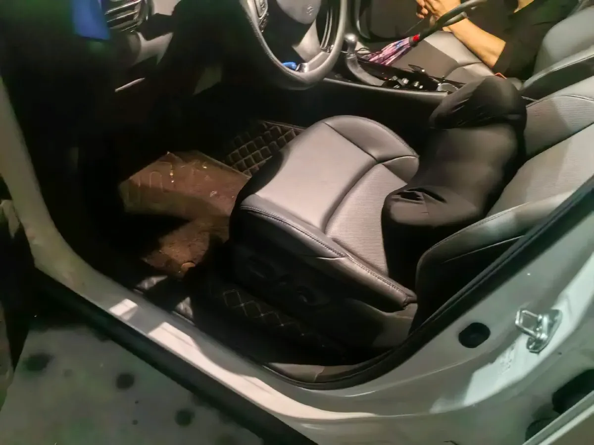 2023 Toyota C-HR 2.0L 171HP L4 CVT,autocango,china used car exporter,china ev exporter,chinese used car exporter,chinese used ev exporter