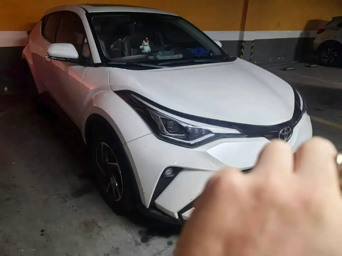 2023 Toyota C-HR 2.0L 171HP L4 CVT,autocango,china used car exporter,china ev exporter,chinese used car exporter,chinese used ev exporter