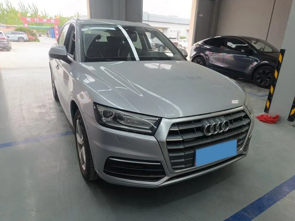 2020 Audi Q5L 2.0T 190HP L4 7DCT,autocango,china used car exporter,china ev exporter,chinese used car exporter,chinese used ev exporter