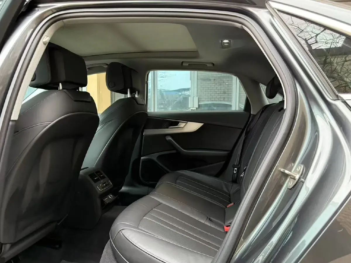 2020 Audi A4L 2.0T 190HP L4 7DCT,autocango,china used car exporter,china ev exporter,chinese used car exporter,chinese used ev exporter