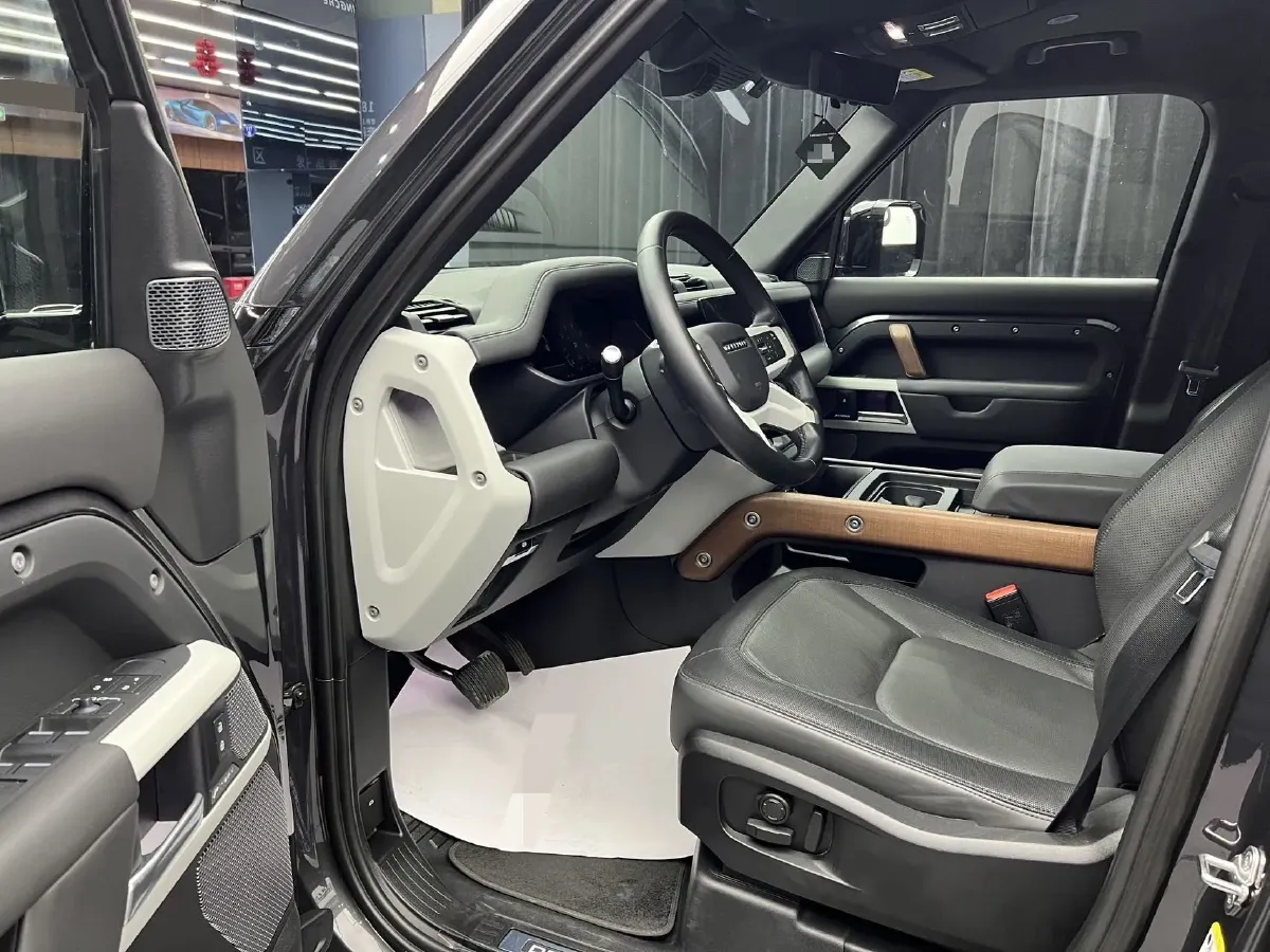 2023 Land Rover Defender 3.0T 400HP L6 8AT,autocango,china used car exporter,china ev exporter,chinese used car exporter,chinese used ev exporter