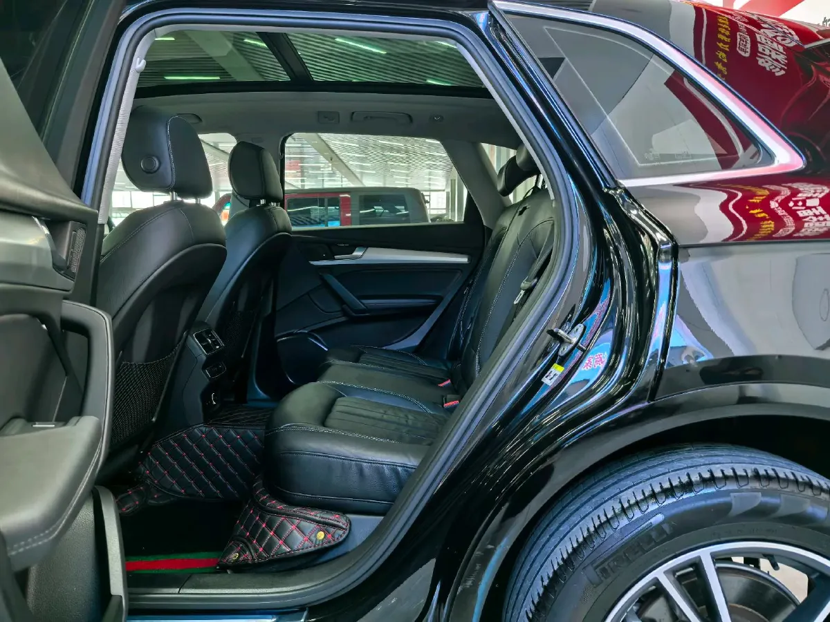 2020 Audi Q5L 2.0T 190HP L4 7DCT,autocango,china used car exporter,china ev exporter,chinese used car exporter,chinese used ev exporter