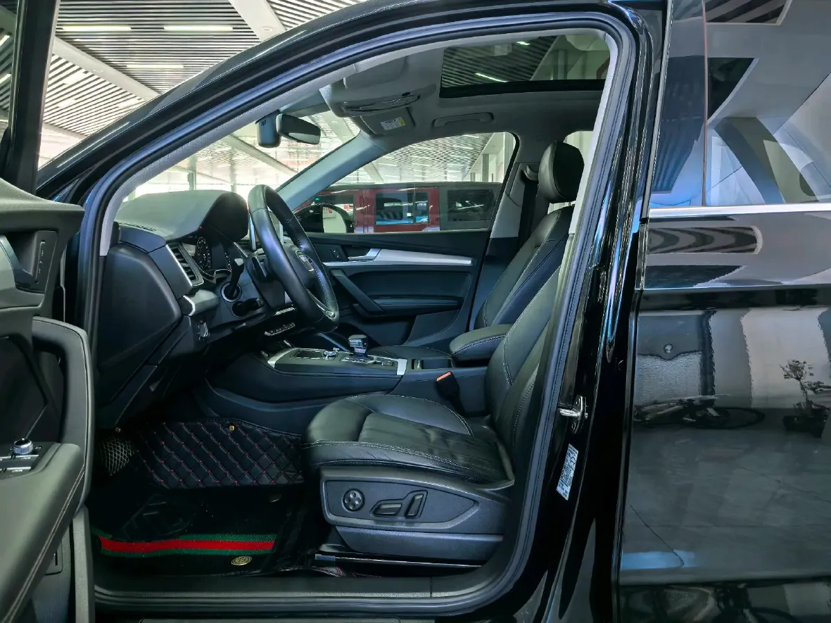 2020 Audi Q5L 2.0T 190HP L4 7DCT,autocango,china used car exporter,china ev exporter,chinese used car exporter,chinese used ev exporter