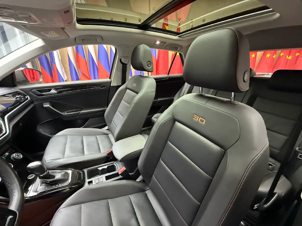 2022 Volkswagen T-Roc 1.4T 150HP L4 7DCT,autocango,china used car exporter,china ev exporter,chinese used car exporter,chinese used ev exporter