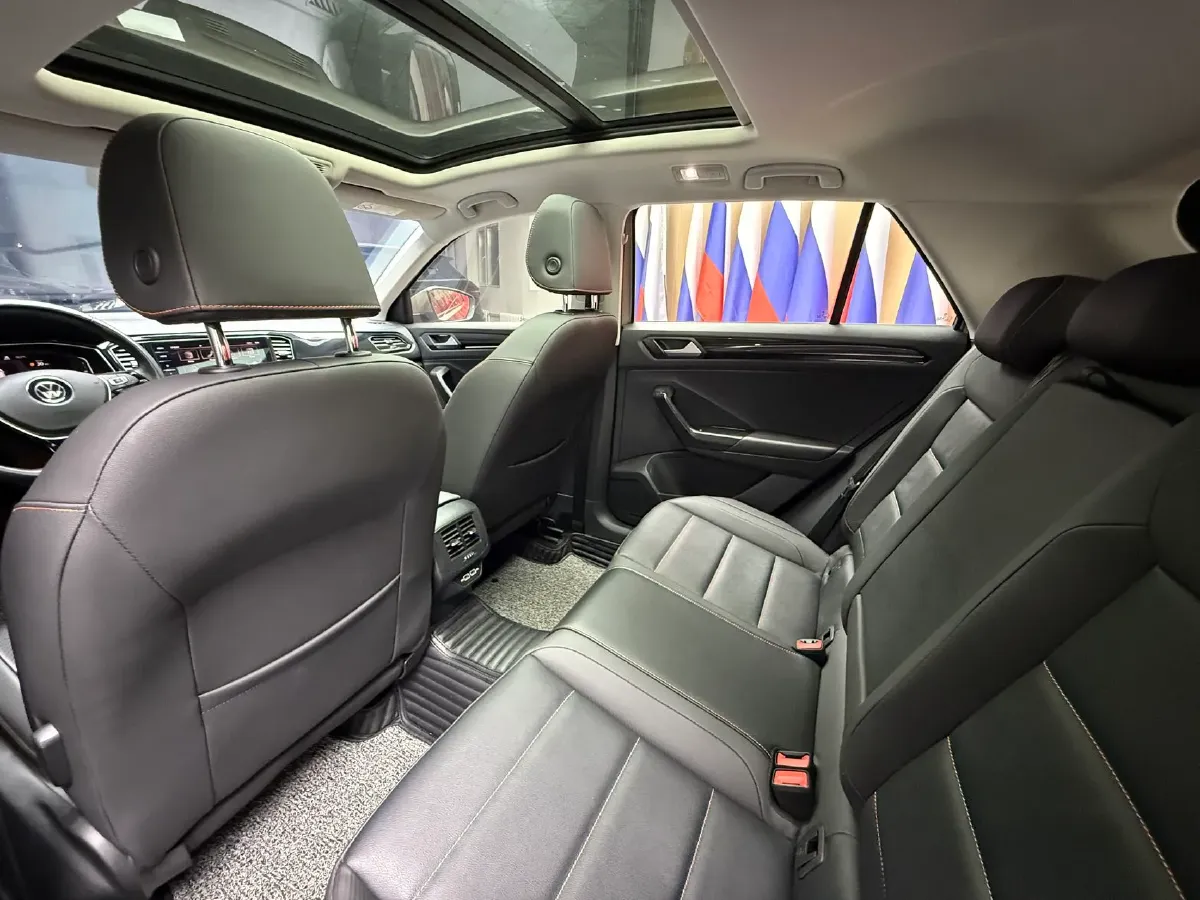 2022 Volkswagen T-Roc 1.4T 150HP L4 7DCT,autocango,china used car exporter,china ev exporter,chinese used car exporter,chinese used ev exporter