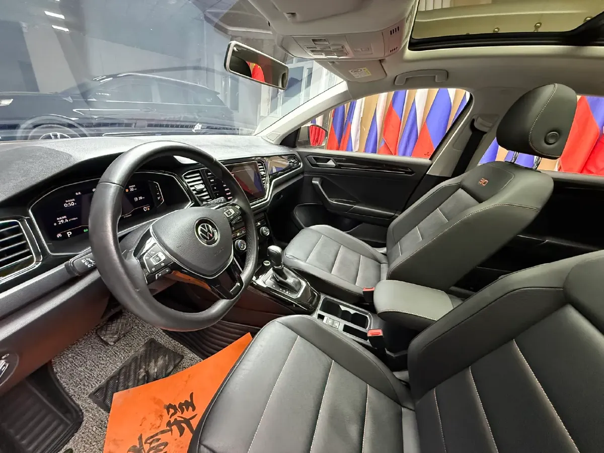 2022 Volkswagen T-Roc 1.4T 150HP L4 7DCT,autocango,china used car exporter,china ev exporter,chinese used car exporter,chinese used ev exporter