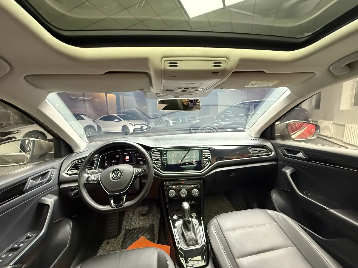 2022 Volkswagen T-Roc 1.4T 150HP L4 7DCT,autocango,china used car exporter,china ev exporter,chinese used car exporter,chinese used ev exporter