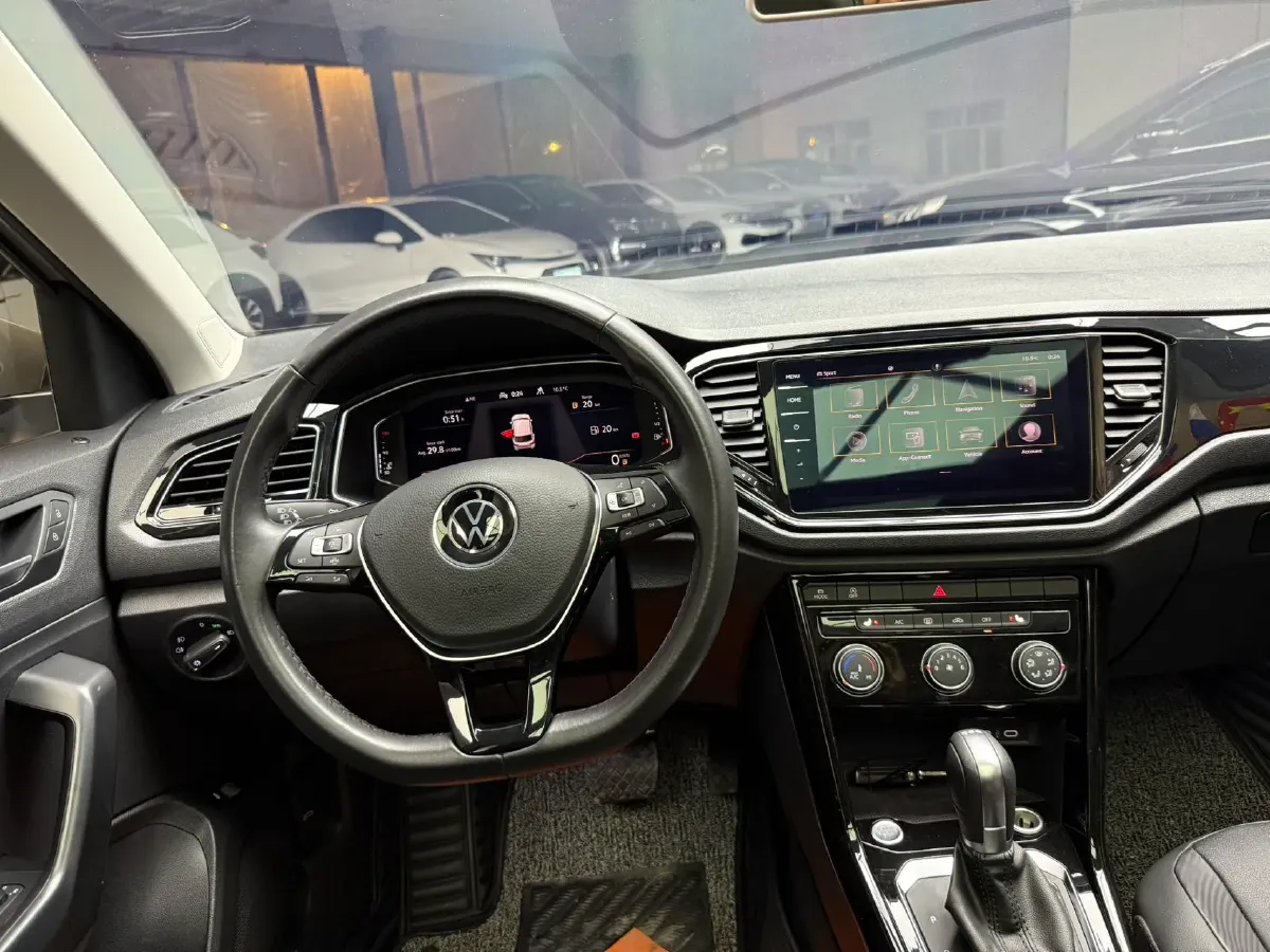 2022 Volkswagen T-Roc 1.4T 150HP L4 7DCT,autocango,china used car exporter,china ev exporter,chinese used car exporter,chinese used ev exporter