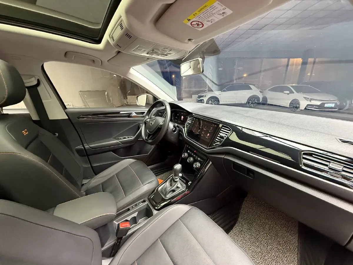 2022 Volkswagen T-Roc 1.4T 150HP L4 7DCT,autocango,china used car exporter,china ev exporter,chinese used car exporter,chinese used ev exporter