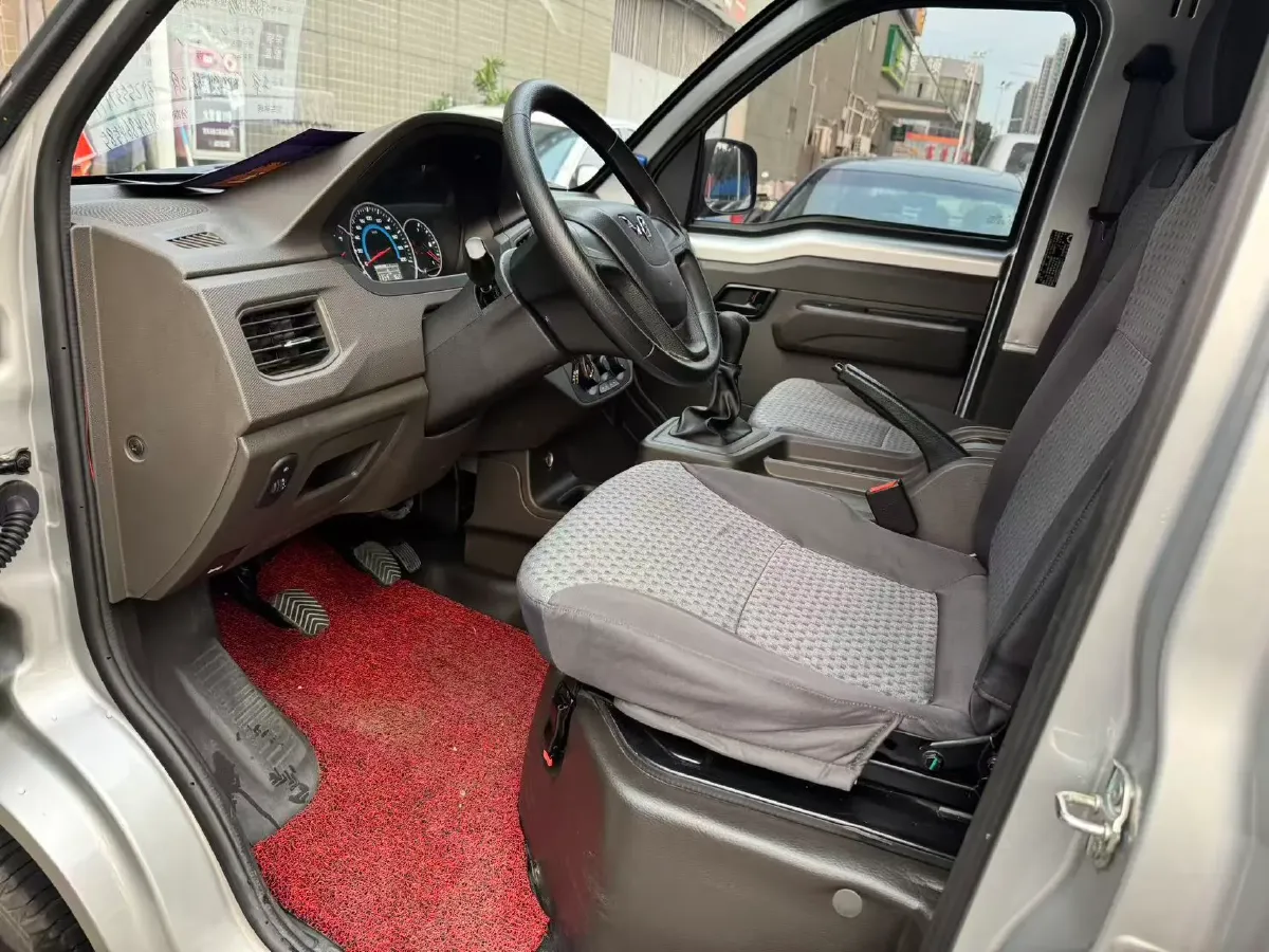 2023 WuLing RongGuang New Truck 2.0L 136HP L4 5MT,autocango,china used car exporter,china ev exporter,chinese used car exporter,chinese used ev exporter