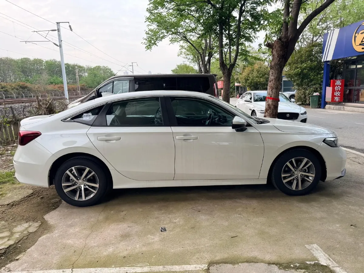 2025 Honda Civic 1.5T 182HP L4 CVT,autocango,china used car exporter,china ev exporter,chinese used car exporter,chinese used ev exporter