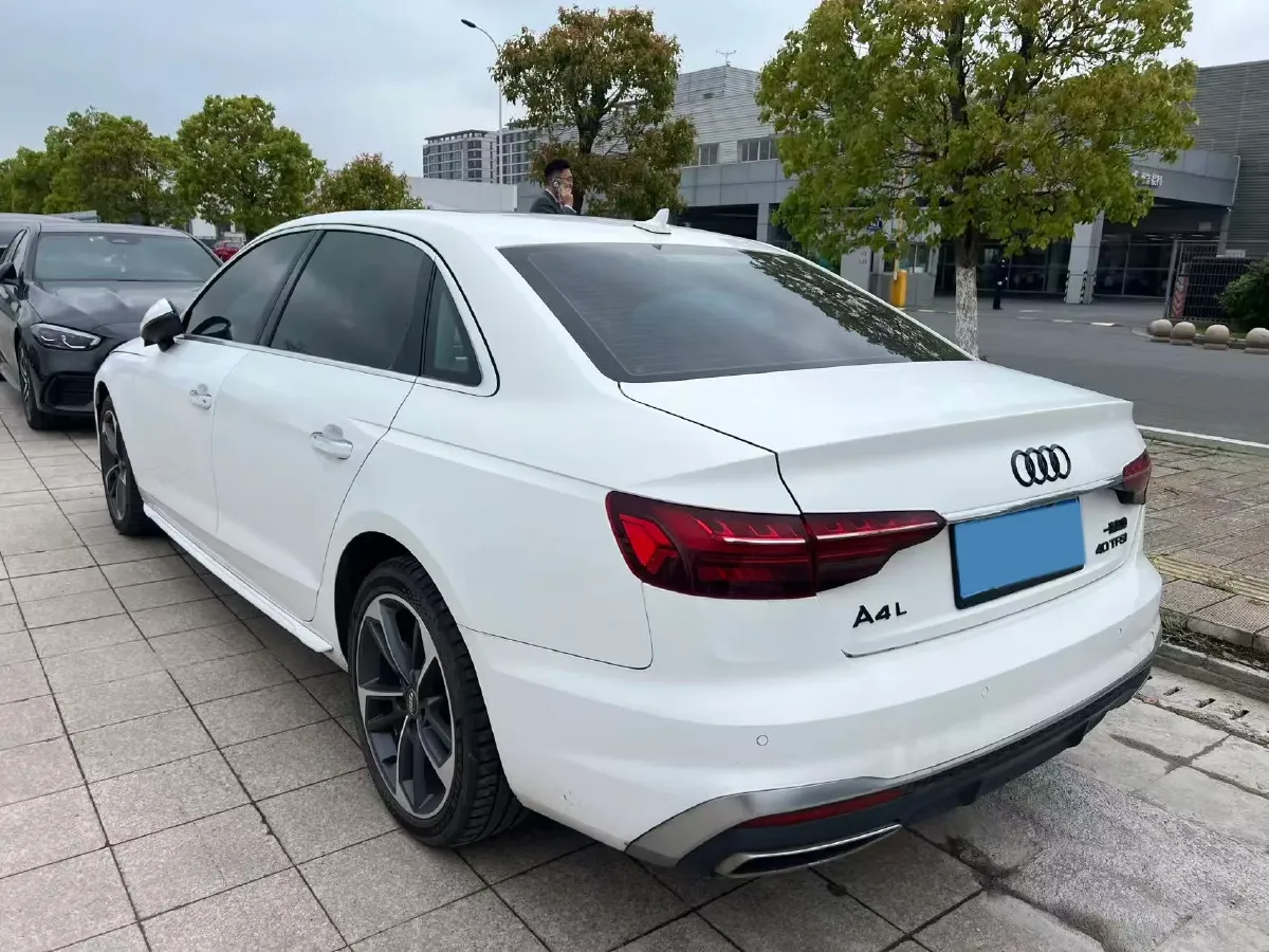 2020 Audi A4L 2.0T 190HP L4 7DCT,autocango,china used car exporter,china ev exporter,chinese used car exporter,chinese used ev exporter