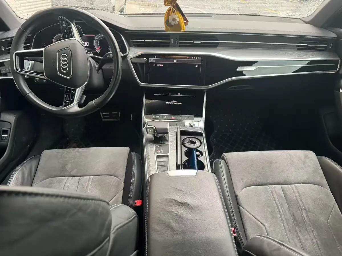 2021 Audi A6L 2.0T 224HP L4 7DCT,autocango,china used car exporter,china ev exporter,chinese used car exporter,chinese used ev exporter