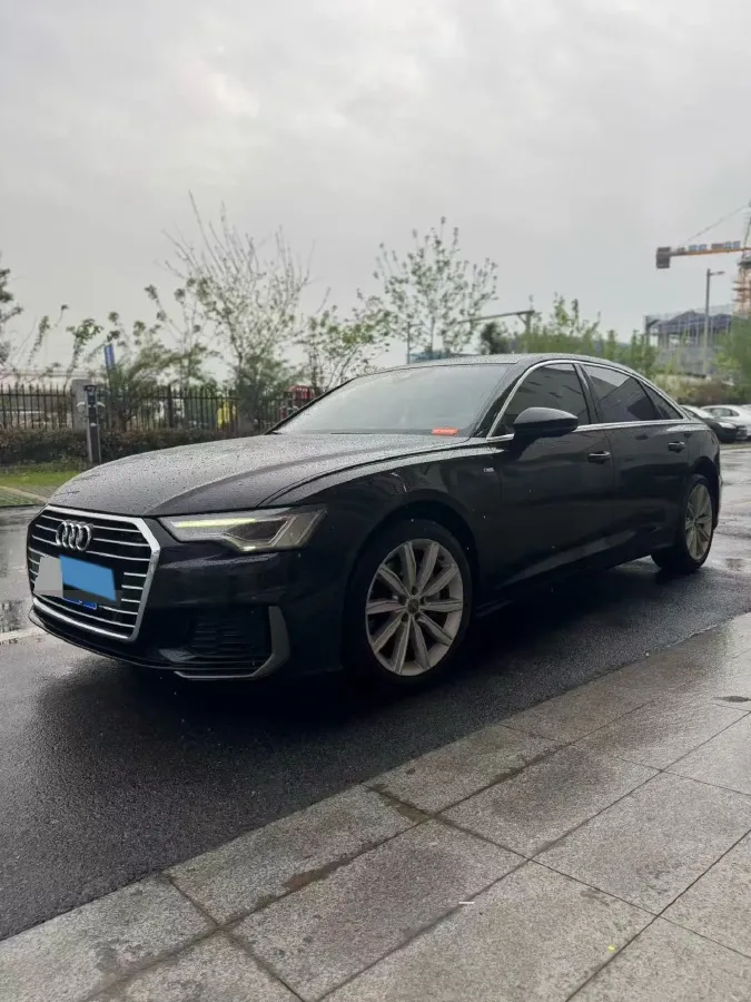 2021 Audi A6L 2.0T 224HP L4 7DCT,autocango,china used car exporter,china ev exporter,chinese used car exporter,chinese used ev exporter