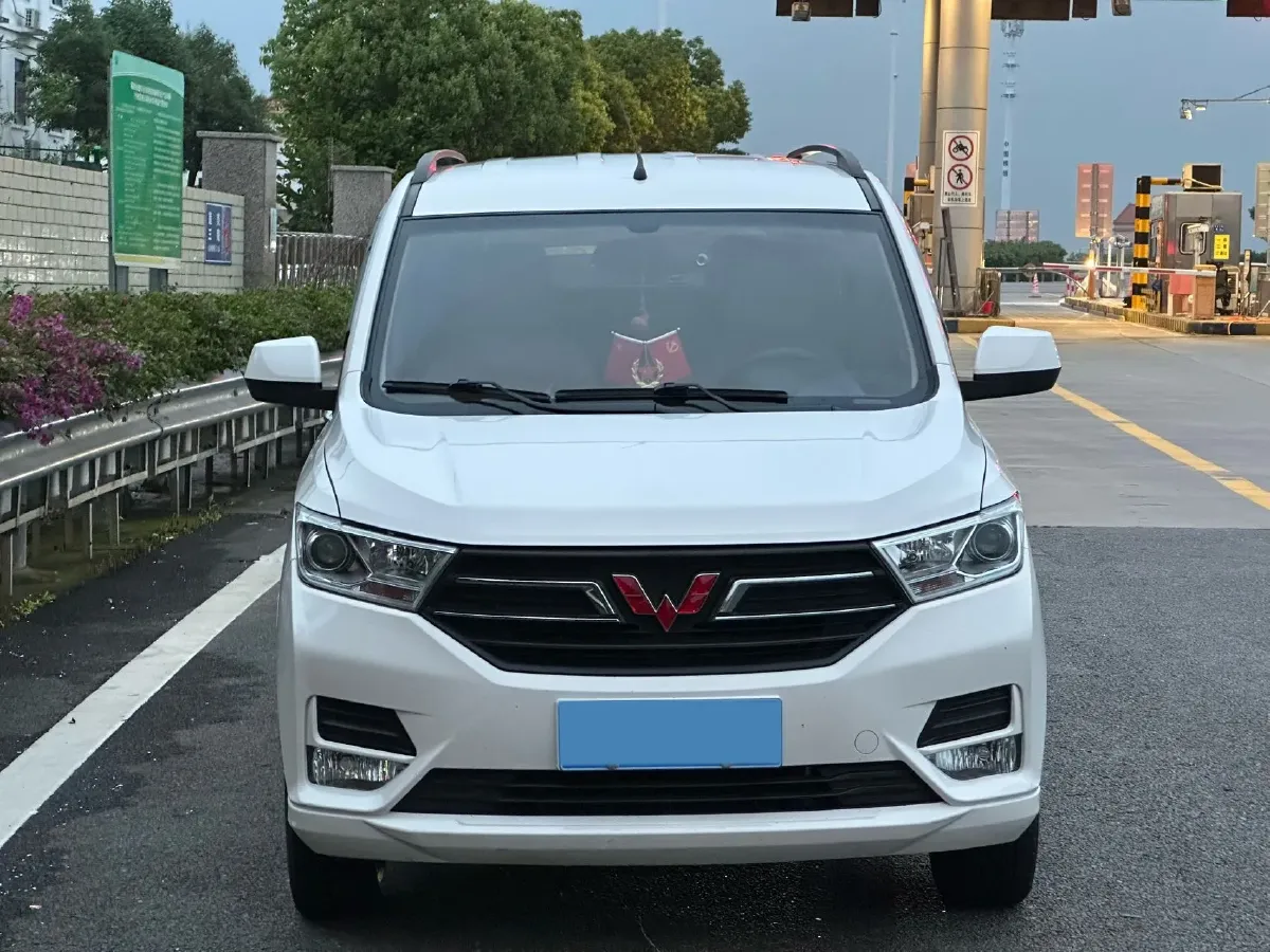 2019 WuLing HongGuang 1.5L 99HP L4 6MT,autocango,china used car exporter,china ev exporter,chinese used car exporter,chinese used ev exporter