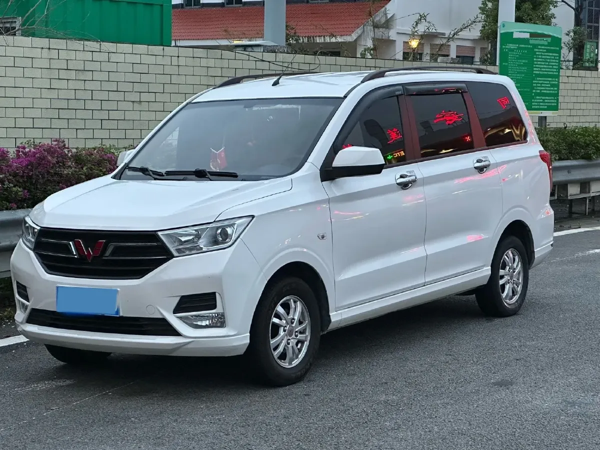 2019 WuLing HongGuang 1.5L 99HP L4 6MT,autocango,china used car exporter,china ev exporter,chinese used car exporter,chinese used ev exporter
