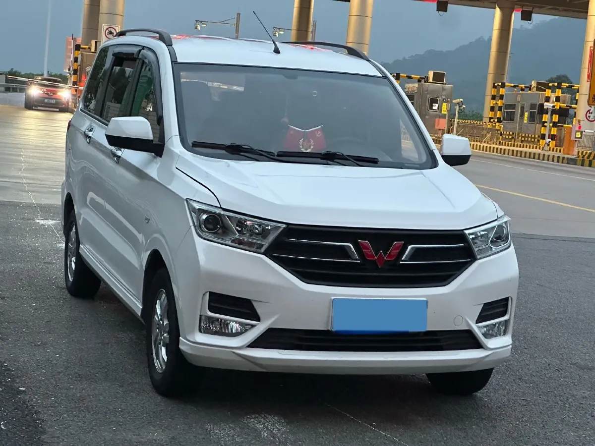 2019 WuLing HongGuang 1.5L 99HP L4 6MT,autocango,china used car exporter,china ev exporter,chinese used car exporter,chinese used ev exporter