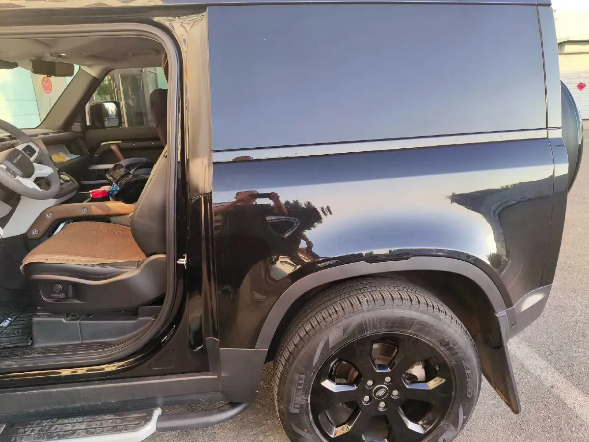 2022 Land Rover Defender 2.0T 300HP L4 8AT,autocango,china used car exporter,china ev exporter,chinese used car exporter,chinese used ev exporter