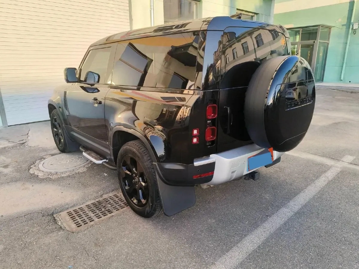 2022 Land Rover Defender 2.0T 300HP L4 8AT,autocango,china used car exporter,china ev exporter,chinese used car exporter,chinese used ev exporter