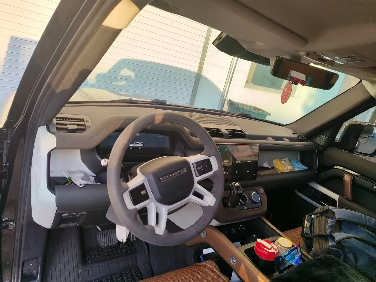 2022 Land Rover Defender 2.0T 300HP L4 8AT,autocango,china used car exporter,china ev exporter,chinese used car exporter,chinese used ev exporter