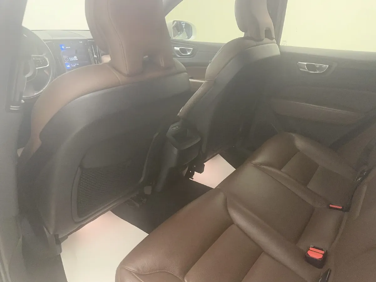 2021 Volvo XC60 2.0T 250HP L4 8AT,autocango,china used car exporter,china ev exporter,chinese used car exporter,chinese used ev exporter