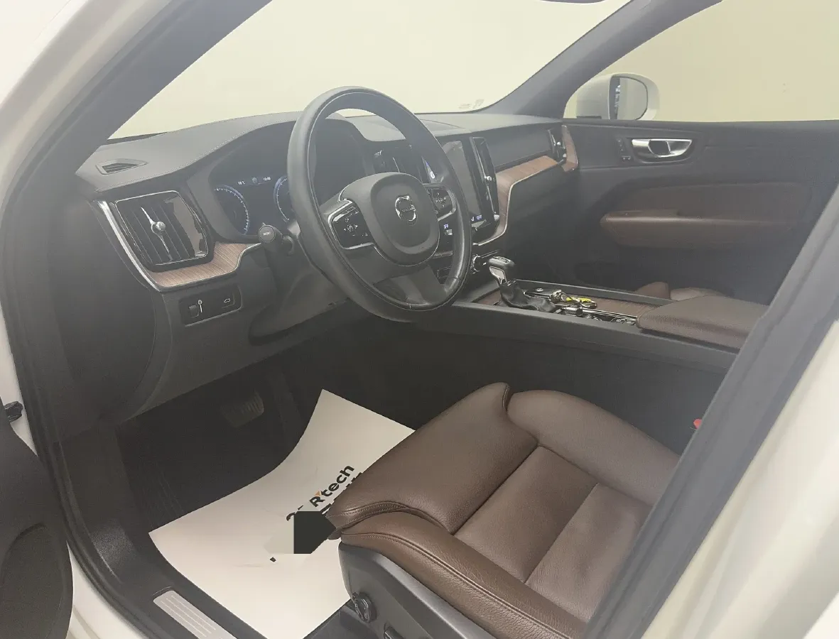 2021 Volvo XC60 2.0T 250HP L4 8AT,autocango,china used car exporter,china ev exporter,chinese used car exporter,chinese used ev exporter