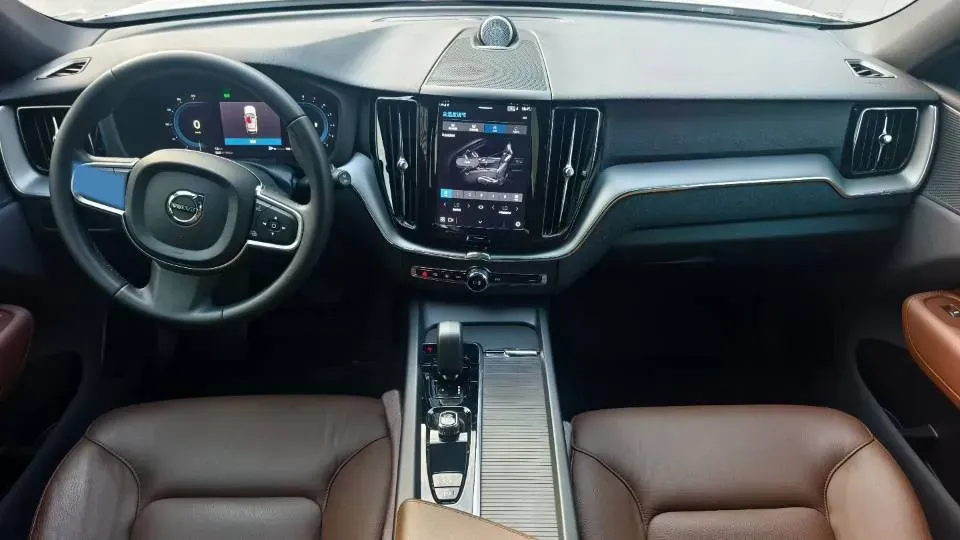 2024 Volvo XC60 2.0T 250HP L4 8AT,autocango,china used car exporter,china ev exporter,chinese used car exporter,chinese used ev exporter