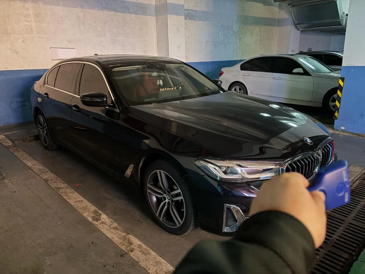 2022 BMW 5 Series 2.0T 252HP L4 8AT,autocango,china used car exporter,china ev exporter,chinese used car exporter,chinese used ev exporter