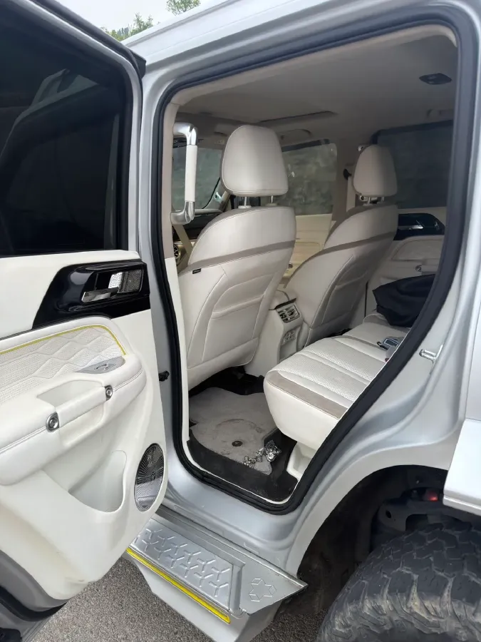 2021 Cyberspace 300 2.0T 227HP L4 8AT,autocango,china used car exporter,china ev exporter,chinese used car exporter,chinese used ev exporter