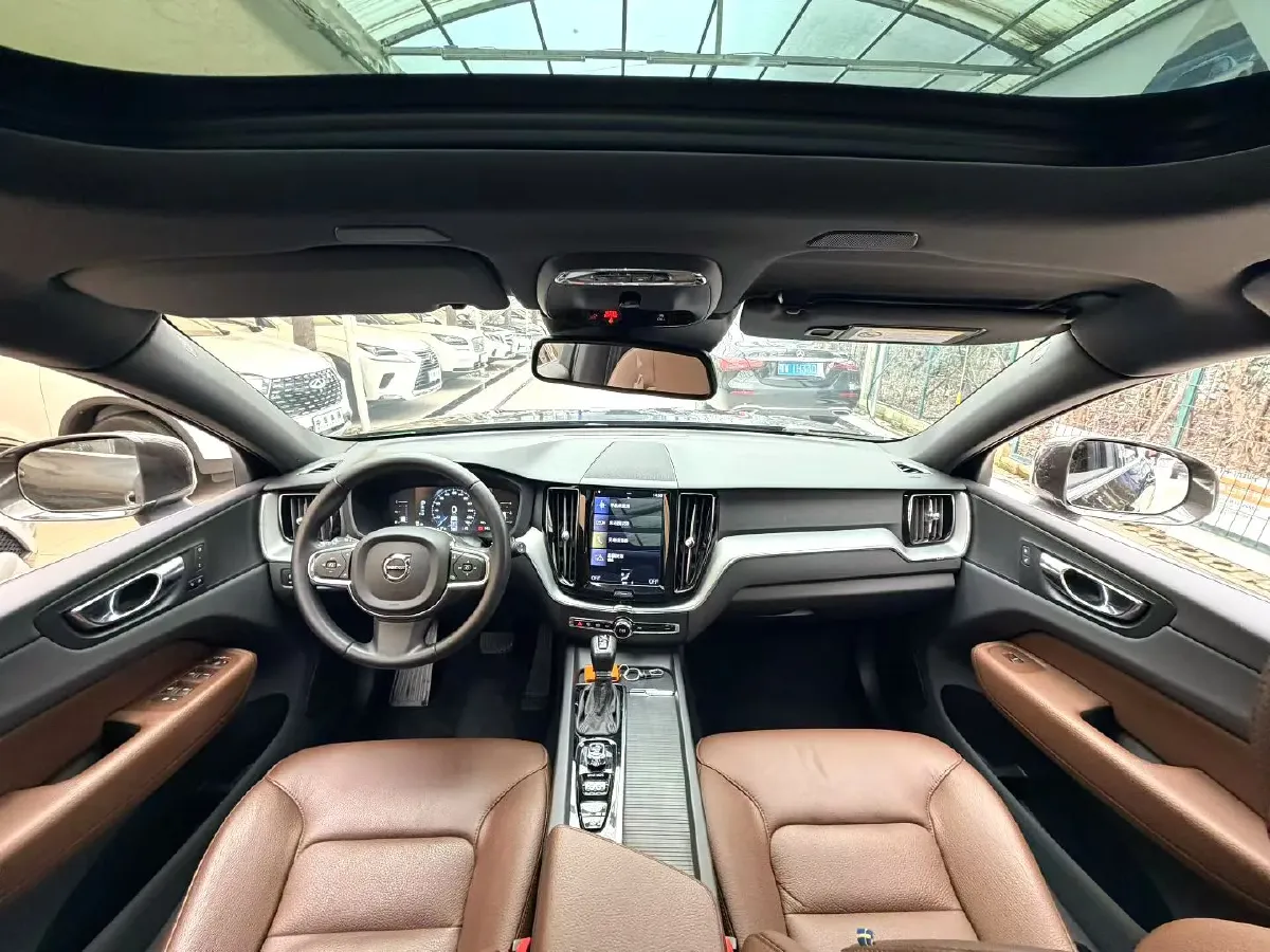 2021 Volvo XC60 2.0T 250HP L4 8AT,autocango,china used car exporter,china ev exporter,chinese used car exporter,chinese used ev exporter