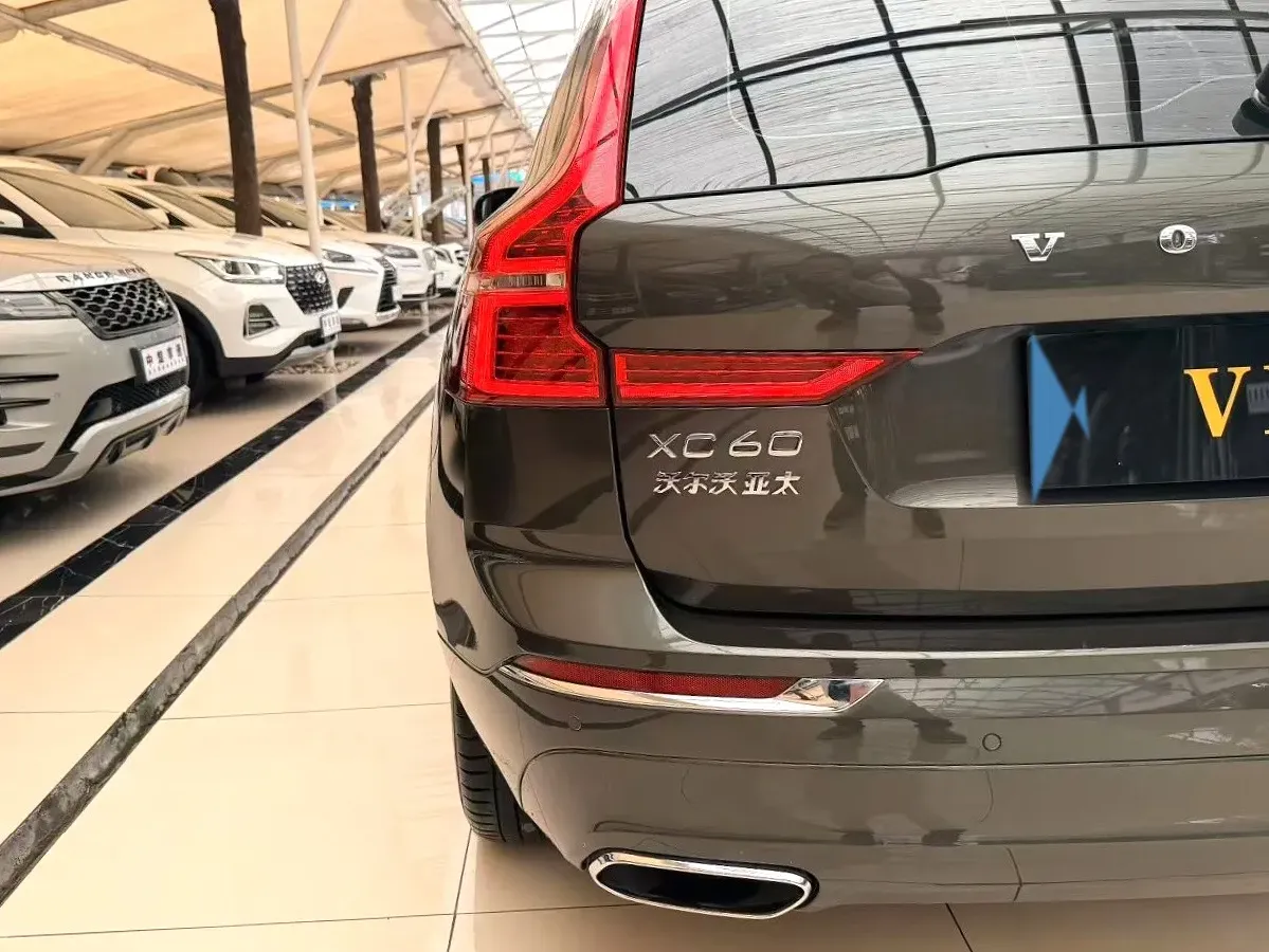 2021 Volvo XC60 2.0T 250HP L4 8AT,autocango,china used car exporter,china ev exporter,chinese used car exporter,chinese used ev exporter