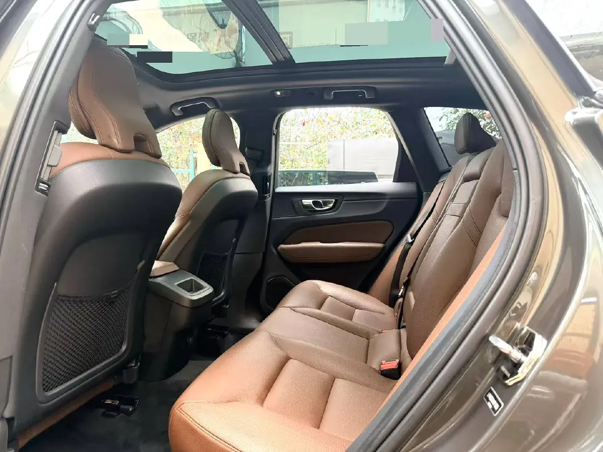 2021 Volvo XC60 2.0T 250HP L4 8AT,autocango,china used car exporter,china ev exporter,chinese used car exporter,chinese used ev exporter