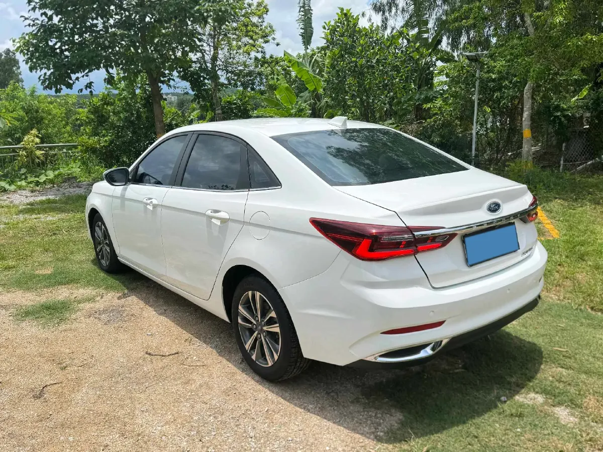 2021 Ford Escort 1.5L 122HP L3 6AT,autocango,china used car exporter,china ev exporter,chinese used car exporter,chinese used ev exporter