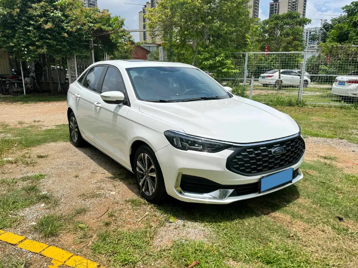 2021 Ford Escort 1.5L 122HP L3 6AT,autocango,china used car exporter,china ev exporter,chinese used car exporter,chinese used ev exporter