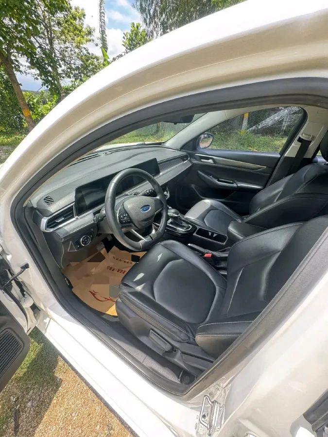 2021 Ford Escort 1.5L 122HP L3 6AT,autocango,china used car exporter,china ev exporter,chinese used car exporter,chinese used ev exporter