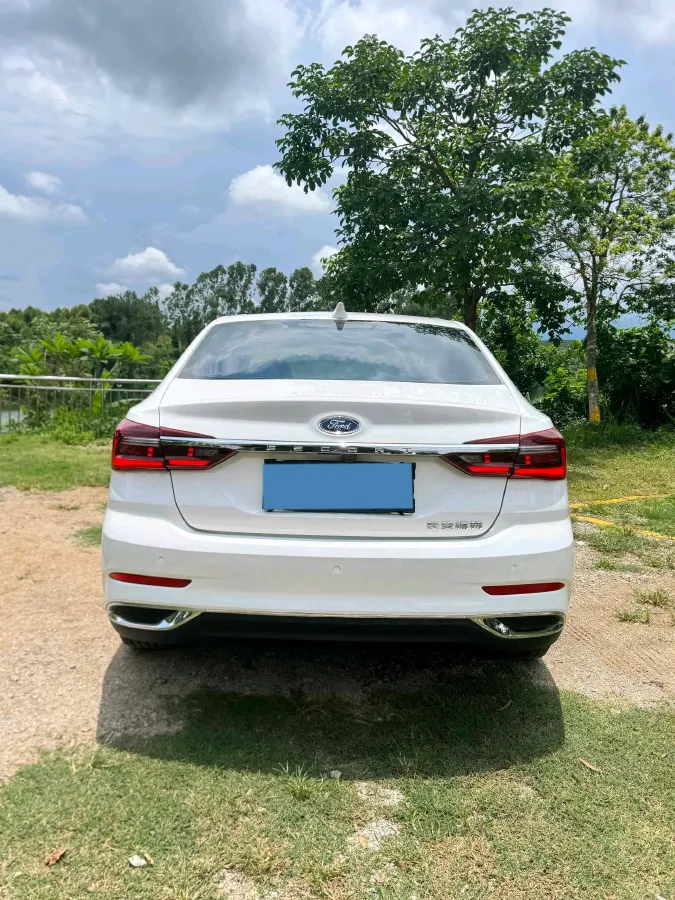 2021 Ford Escort 1.5L 122HP L3 6AT,autocango,china used car exporter,china ev exporter,chinese used car exporter,chinese used ev exporter